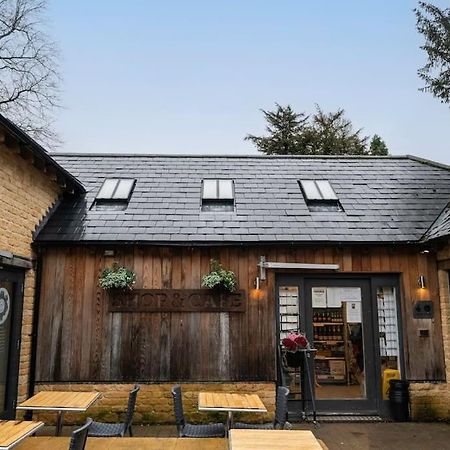 Chic Cotswold Tiny Home - Oddity House Блокли Экстерьер фото