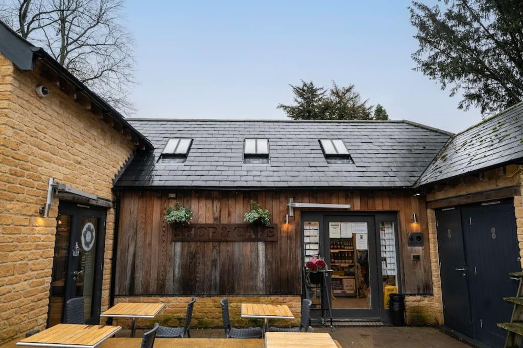 Chic Cotswold Tiny Home - Oddity House Блокли Экстерьер фото